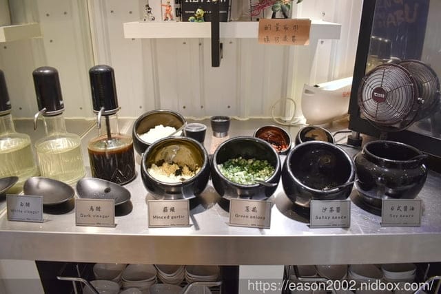 中和火鍋。燙燙極緻涮涮鍋 中和店。食材新鮮嚴選，湯頭選擇多樣化。肉品超大盤，份量飽足