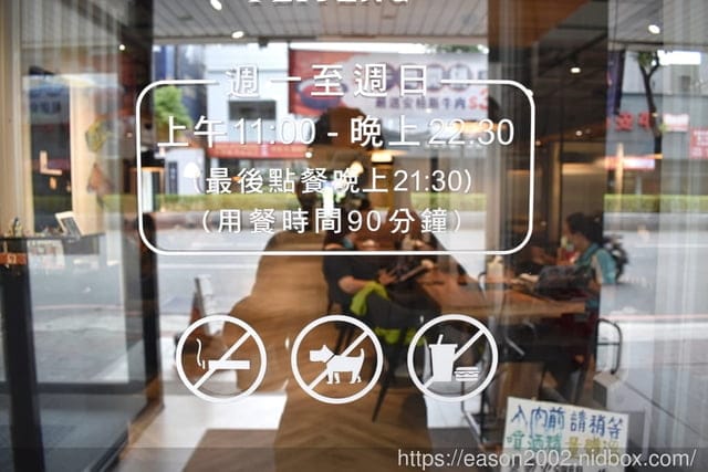 中和火鍋。燙燙極緻涮涮鍋 中和店。食材新鮮嚴選，湯頭選擇多樣化。肉品超大盤，份量飽足
