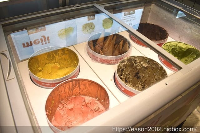 中和火鍋。燙燙極緻涮涮鍋 中和店。食材新鮮嚴選，湯頭選擇多樣化。肉品超大盤，份量飽足