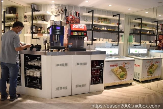 中和火鍋。燙燙極緻涮涮鍋 中和店。食材新鮮嚴選，湯頭選擇多樣化。肉品超大盤，份量飽足