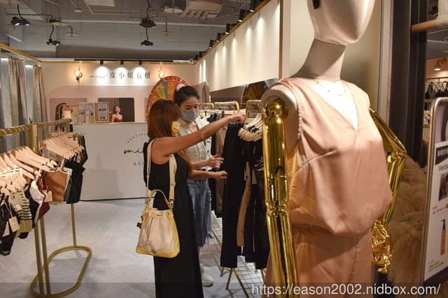 台北信義新天地。#皮小姐衣櫃 。內衣、BRATOP等內著服飾。內衣試穿心得分享