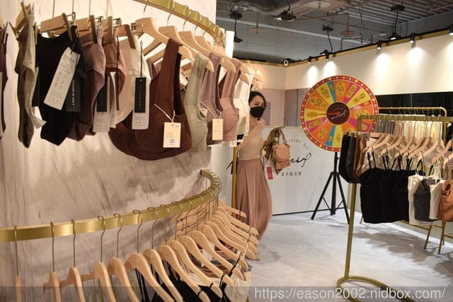 台北信義新天地。#皮小姐衣櫃 。內衣、BRATOP等內著服飾。內衣試穿心得分享