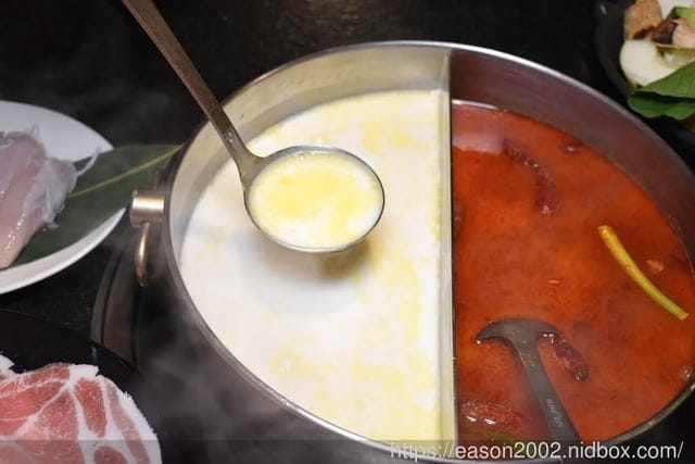台北火鍋推薦。火鍋第一品牌，樂多多集團。肉多多火鍋松山健康營業所。三人行，必有麻辣吃。三份套餐即贈一鍋，爆炒川府麻辣鍋。打卡再送肉，吃好吃滿