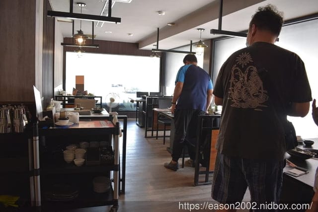 台北火鍋推薦。火鍋第一品牌，樂多多集團。肉多多火鍋松山健康營業所。三人行，必有麻辣吃。三份套餐即贈一鍋，爆炒川府麻辣鍋。打卡再送肉，吃好吃滿