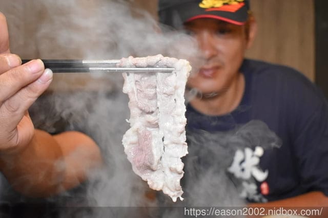 台北火鍋推薦。火鍋第一品牌，樂多多集團。肉多多火鍋松山健康營業所。三人行，必有麻辣吃。三份套餐即贈一鍋，爆炒川府麻辣鍋。打卡再送肉，吃好吃滿