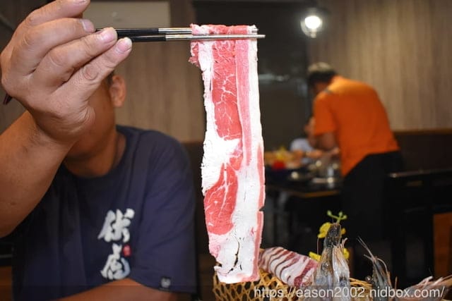 台北火鍋推薦。火鍋第一品牌，樂多多集團。肉多多火鍋松山健康營業所。三人行，必有麻辣吃。三份套餐即贈一鍋，爆炒川府麻辣鍋。打卡再送肉，吃好吃滿