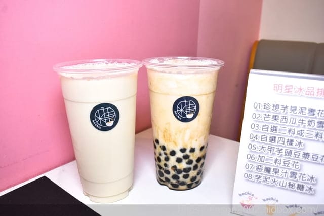 台北甜品推薦。#何家甜品舖 公館汀洲店。創意冰品，猪血糕花生雪花冰。食材嚴選，精心製程，讓甜品口感精緻細膩