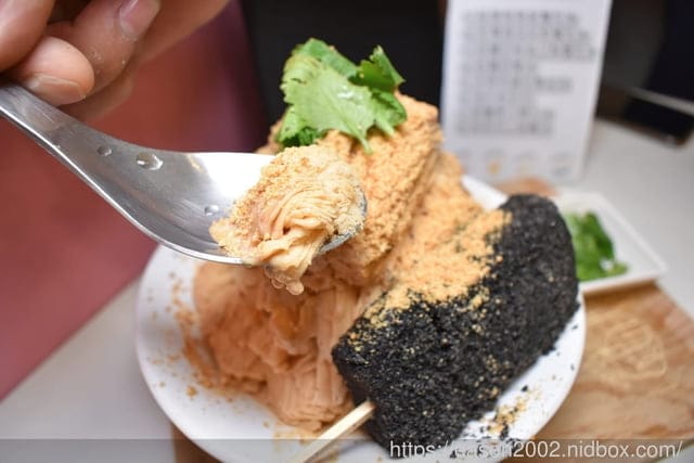 台北甜品推薦。#何家甜品舖 公館汀洲店。創意冰品，猪血糕花生雪花冰。食材嚴選，精心製程，讓甜品口感精緻細膩