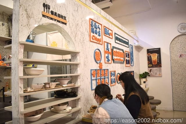 台北甜品推薦。#何家甜品舖 公館汀洲店。創意冰品，猪血糕花生雪花冰。食材嚴選，精心製程，讓甜品口感精緻細膩