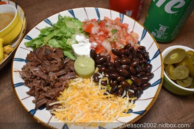 內湖taco，捲餅，薄餅burrito。RJK羅傑斯墨西哥廚房。全手作醬料，沾醬，主食，口味清爽不油膩。近港墘站1號出口
