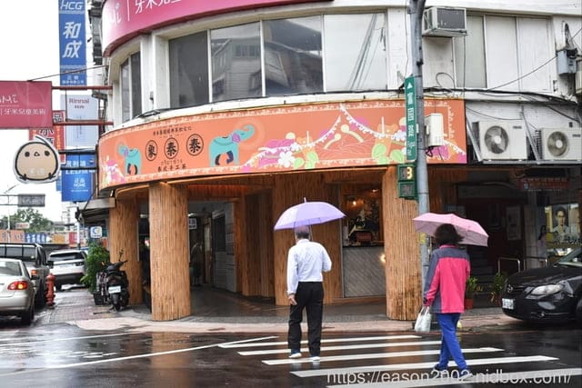 象泰泰手工泰式奶茶新莊店。在台喝傳統泰式奶茶，街坊間的熱帶風情
