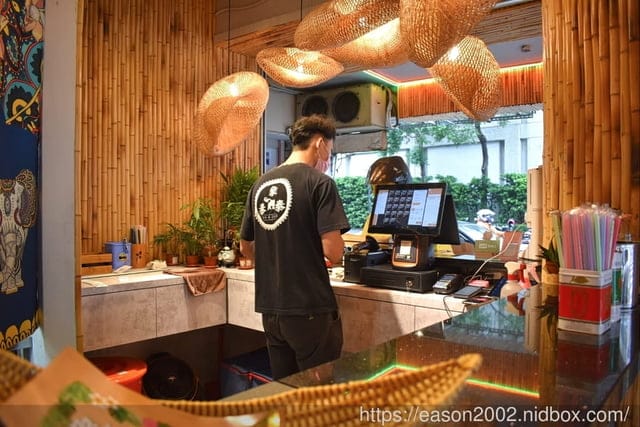 象泰泰手工泰式奶茶新莊店。在台喝傳統泰式奶茶，街坊間的熱帶風情