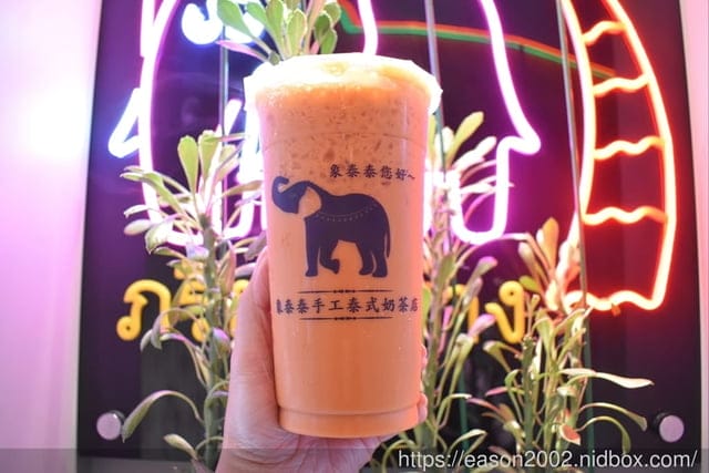 象泰泰手工泰式奶茶新莊店。在台喝傳統泰式奶茶，街坊間的熱帶風情