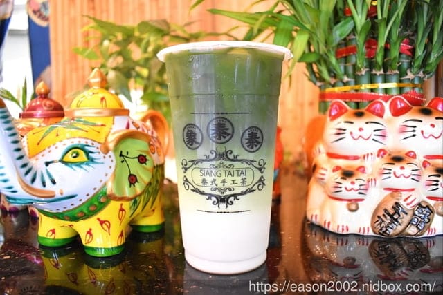 象泰泰手工泰式奶茶新莊店。在台喝傳統泰式奶茶，街坊間的熱帶風情
