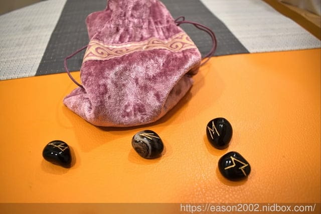 《沐月丹陽&沐月之嶼》 盧恩占卜、魔法油DIY 自製。真實體驗分享，如朋友般好相處的占卜老師，占卜同時沉澱身心靈