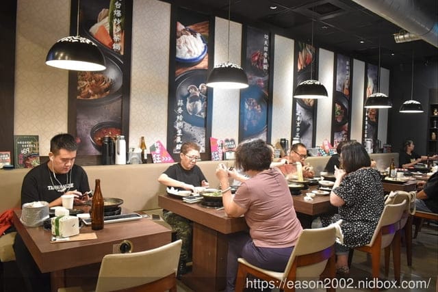 最狂的正宗台式爆炒火鍋。一吃就被圈粉的台式爆炒火鍋  一位難求，建議先訂位。最強台鍋 狂一鍋*新店三民店