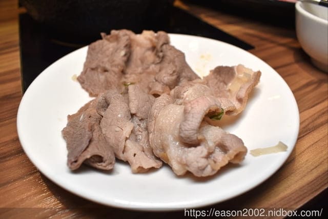 肉多多火鍋基隆愛二店。全新世代的全新菜單，主打熟成好肉，爆炒神湯。#打卡再送肉