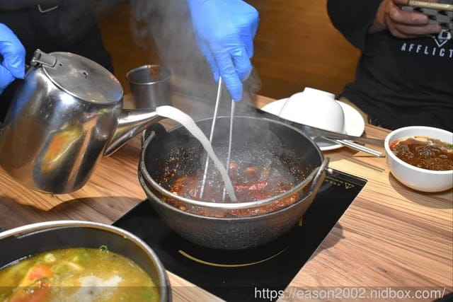 肉多多火鍋基隆愛二店。全新世代的全新菜單，主打熟成好肉，爆炒神湯。#打卡再送肉