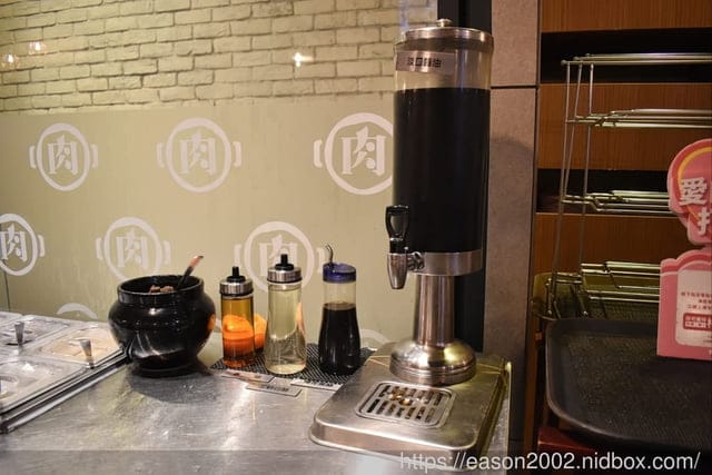 肉多多火鍋基隆愛二店。全新世代的全新菜單，主打熟成好肉，爆炒神湯。#打卡再送肉