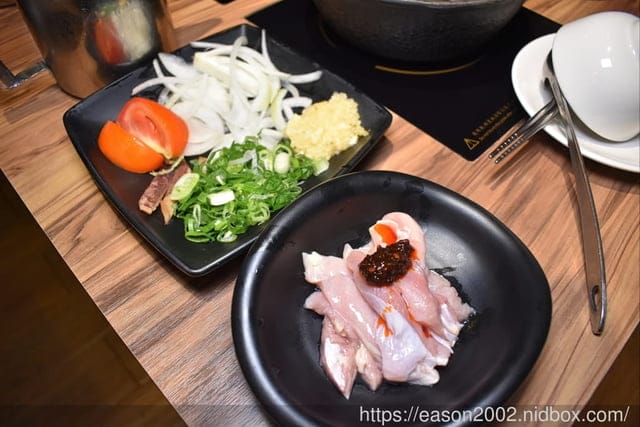 肉多多火鍋基隆愛二店。全新世代的全新菜單，主打熟成好肉，爆炒神湯。#打卡再送肉
