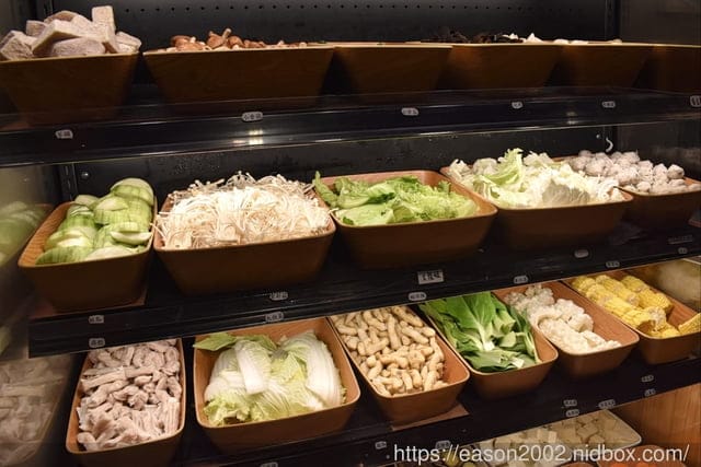肉多多火鍋基隆愛二店。全新世代的全新菜單，主打熟成好肉，爆炒神湯。#打卡再送肉