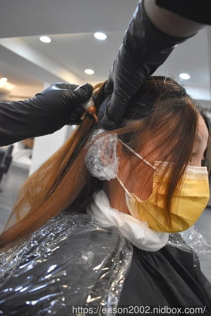 板橋染髮推薦。＃Wor hair 府中店。想到整髮，就想到 Wor hair，全省多家分店。女生燙或染1500 不分長短包含洗加剪