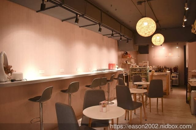 2023超夯的蛋糕花束。Sususugar鼠鼠糖 草莓蛋糕花束，使用新鮮大湖草莓，日式燙麵戚風蛋糕體。銷售年破百萬顆的人氣蛋糕
