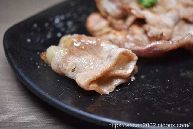 台北市東區燒肉推薦。嘴邊肉の嘴上功夫日式燒肉台北市民店。只要NT$650，多達70多種以上新鮮食材、冰淇淋、飲料、滷肉飯，無限量供應吃到飽
