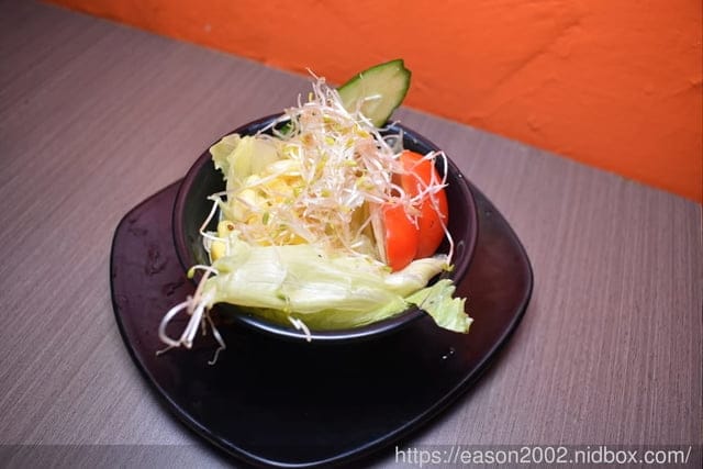 台北市東區燒肉推薦。嘴邊肉の嘴上功夫日式燒肉台北市民店。只要NT$650，多達70多種以上新鮮食材、冰淇淋、飲料、滷肉飯，無限量供應吃到飽