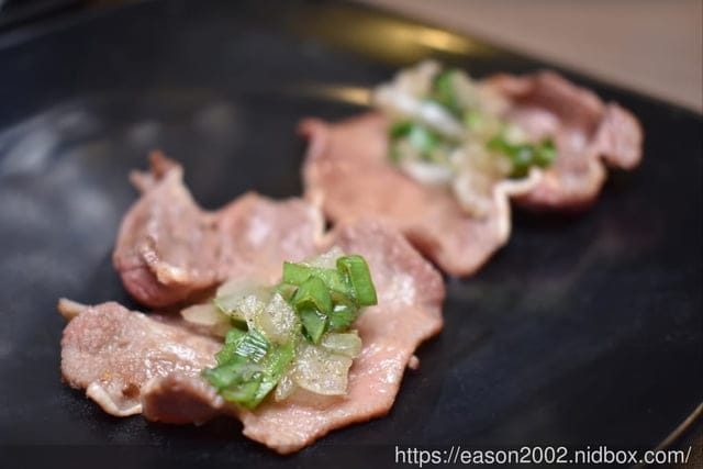 台北市東區燒肉推薦。嘴邊肉の嘴上功夫日式燒肉台北市民店。只要NT$650，多達70多種以上新鮮食材、冰淇淋、飲料、滷肉飯，無限量供應吃到飽