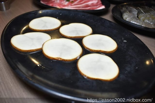 台北市東區燒肉推薦。嘴邊肉の嘴上功夫日式燒肉台北市民店。只要NT$650，多達70多種以上新鮮食材、冰淇淋、飲料、滷肉飯，無限量供應吃到飽