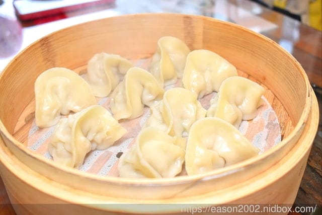 宜蘭礁溪美食。老家LAO CHIA 冰花鍋貼 小籠湯包 手搖飲。脆皮鍋貼/爆汁小籠湯包/水果入茶葡萄柚綠茶/爆漿流沙包