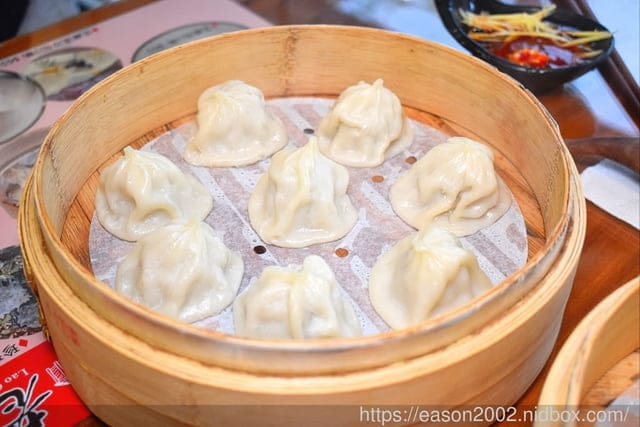 宜蘭礁溪美食。老家LAO CHIA 冰花鍋貼 小籠湯包 手搖飲。脆皮鍋貼/爆汁小籠湯包/水果入茶葡萄柚綠茶/爆漿流沙包