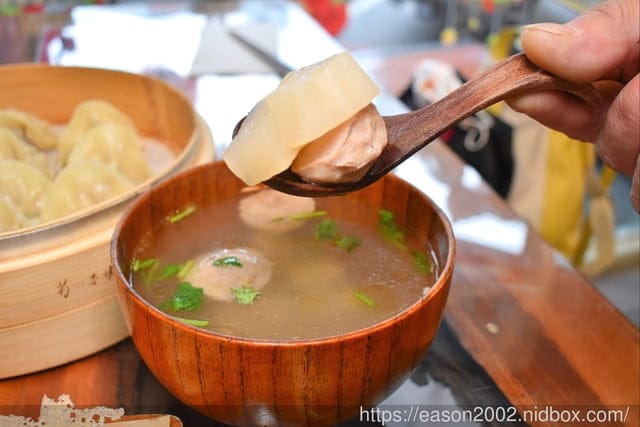 宜蘭礁溪美食。老家LAO CHIA 冰花鍋貼 小籠湯包 手搖飲。脆皮鍋貼/爆汁小籠湯包/水果入茶葡萄柚綠茶/爆漿流沙包