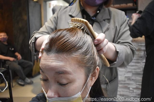 台中24小時髮廊推薦。Virus Hair Salon（一中店）。美髮不限時，隨時都可以。（剪髮+頭皮養護+深層護髮）讓髮絲起死回生的白新葵結構式護髮