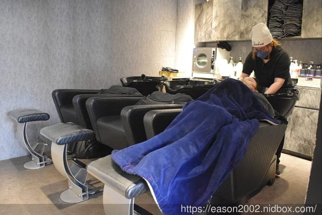 台中24小時髮廊推薦。Virus Hair Salon（一中店）。美髮不限時，隨時都可以。（剪髮+頭皮養護+深層護髮）讓髮絲起死回生的白新葵結構式護髮