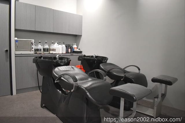 台中24小時髮廊推薦。Virus Hair Salon（一中店）。美髮不限時，隨時都可以。（剪髮+頭皮養護+深層護髮）讓髮絲起死回生的白新葵結構式護髮