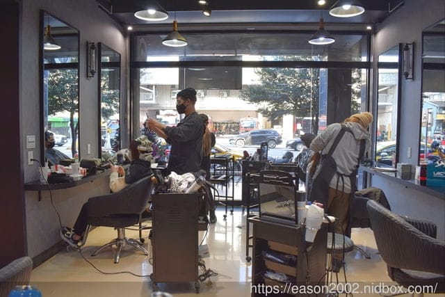 台中24小時髮廊推薦。Virus Hair Salon（一中店）。美髮不限時，隨時都可以。（剪髮+頭皮養護+深層護髮）讓髮絲起死回生的白新葵結構式護髮