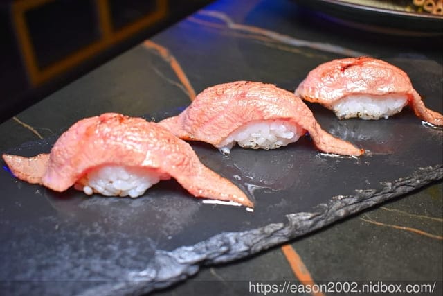 新竹美食|山上走走 日式無菜單燒肉專門店。浪漫夢幻海底世界享受頂級A5和牛/飯後甜品：金箔霜淇淋