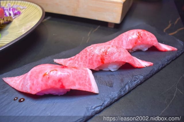 新竹美食|山上走走 日式無菜單燒肉專門店。浪漫夢幻海底世界享受頂級A5和牛/飯後甜品：金箔霜淇淋