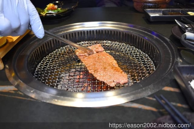 新竹美食|山上走走 日式無菜單燒肉專門店。浪漫夢幻海底世界享受頂級A5和牛/飯後甜品：金箔霜淇淋
