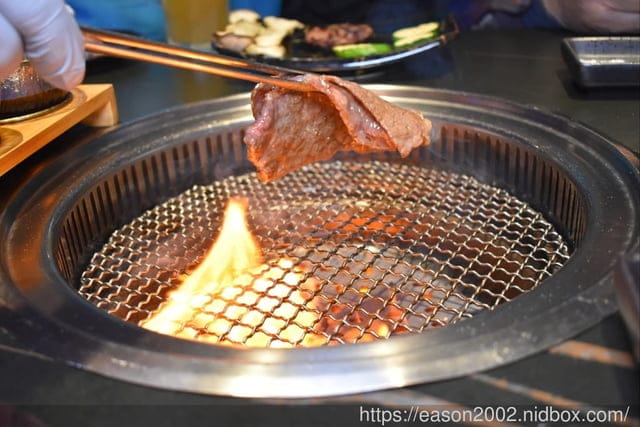 新竹美食|山上走走 日式無菜單燒肉專門店。浪漫夢幻海底世界享受頂級A5和牛/飯後甜品：金箔霜淇淋