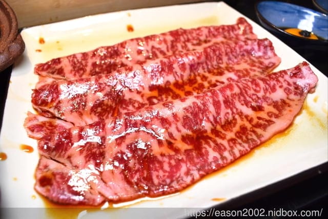 新竹美食|山上走走 日式無菜單燒肉專門店。浪漫夢幻海底世界享受頂級A5和牛/飯後甜品：金箔霜淇淋