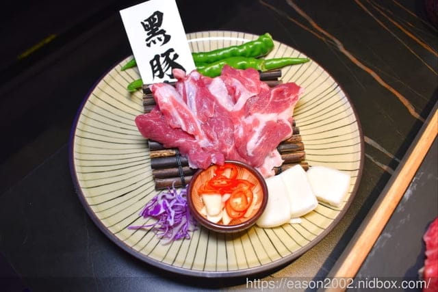 新竹美食|山上走走 日式無菜單燒肉專門店。浪漫夢幻海底世界享受頂級A5和牛/飯後甜品：金箔霜淇淋