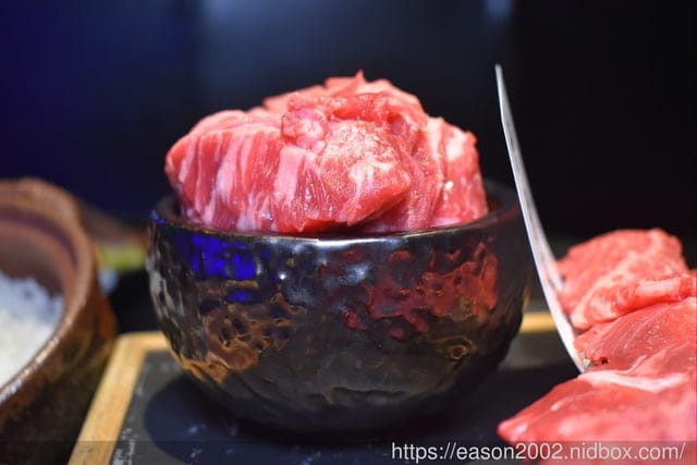 新竹美食|山上走走 日式無菜單燒肉專門店。浪漫夢幻海底世界享受頂級A5和牛/飯後甜品：金箔霜淇淋