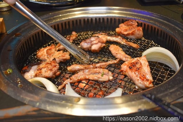 新竹美食|山上走走 日式無菜單燒肉專門店。浪漫夢幻海底世界享受頂級A5和牛/飯後甜品：金箔霜淇淋