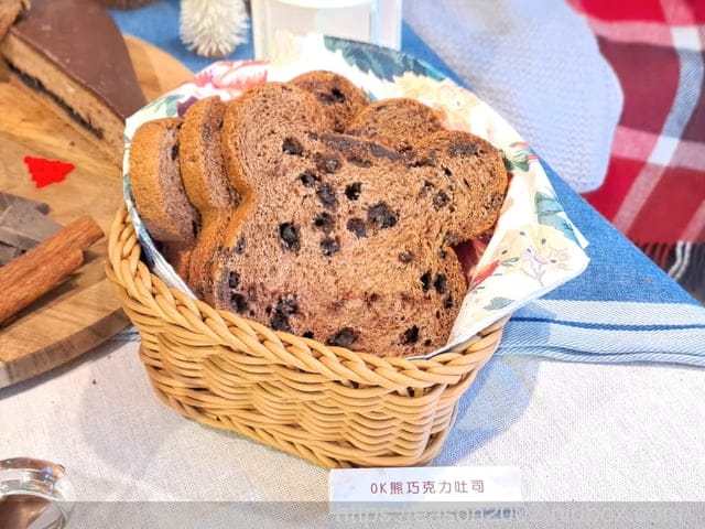 OK CAFÉ 雙聯名。聯名品牌：冬季巧克力（阿華田）| 健康甜首選（黑糖道）。黑糖肉桂捲/黑糖桂圓蛋糕/黑糖道黑糖醇奶茶/OK熊巧克力土司