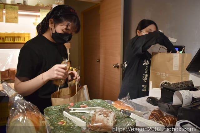 竹圍麵包店，和正農作~麵包之魂|小小不到5坪的麵包店，為什麼每天擠爆排隊！？
