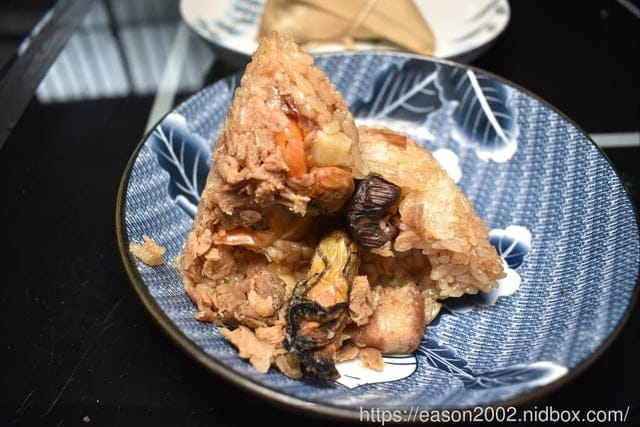 淡水在地人才知道的淡水美食，滬尾滷味 X 第一家肉粽 | 料多味美，粽葉飄香