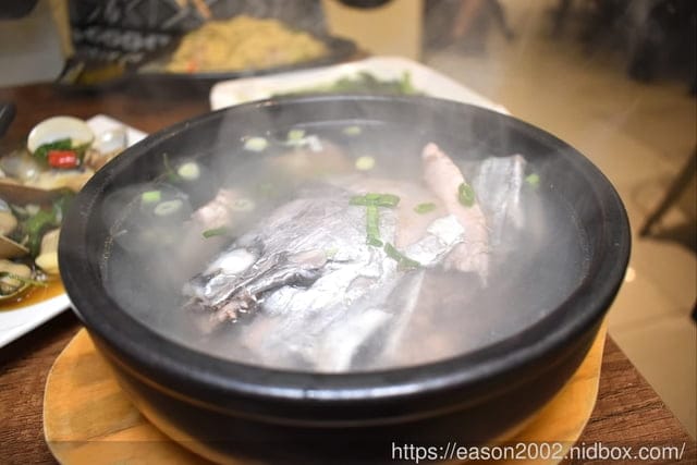 蘇澳美食推薦。食令鮮魚湯，每日新鮮漁貨，新鮮滿料的煙仔虎鮮魚湯，只要NT$90
